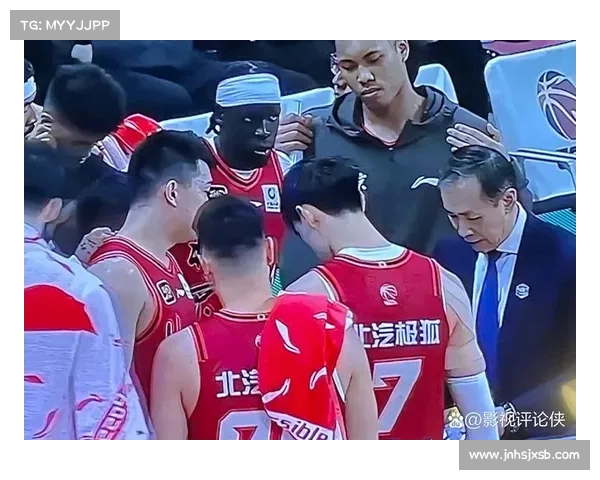 赛前热议:各方分析聚焦球队阵容变动与战术布置挑战 赛前热议:各方分析聚焦球队阵容变动与战术布置挑战